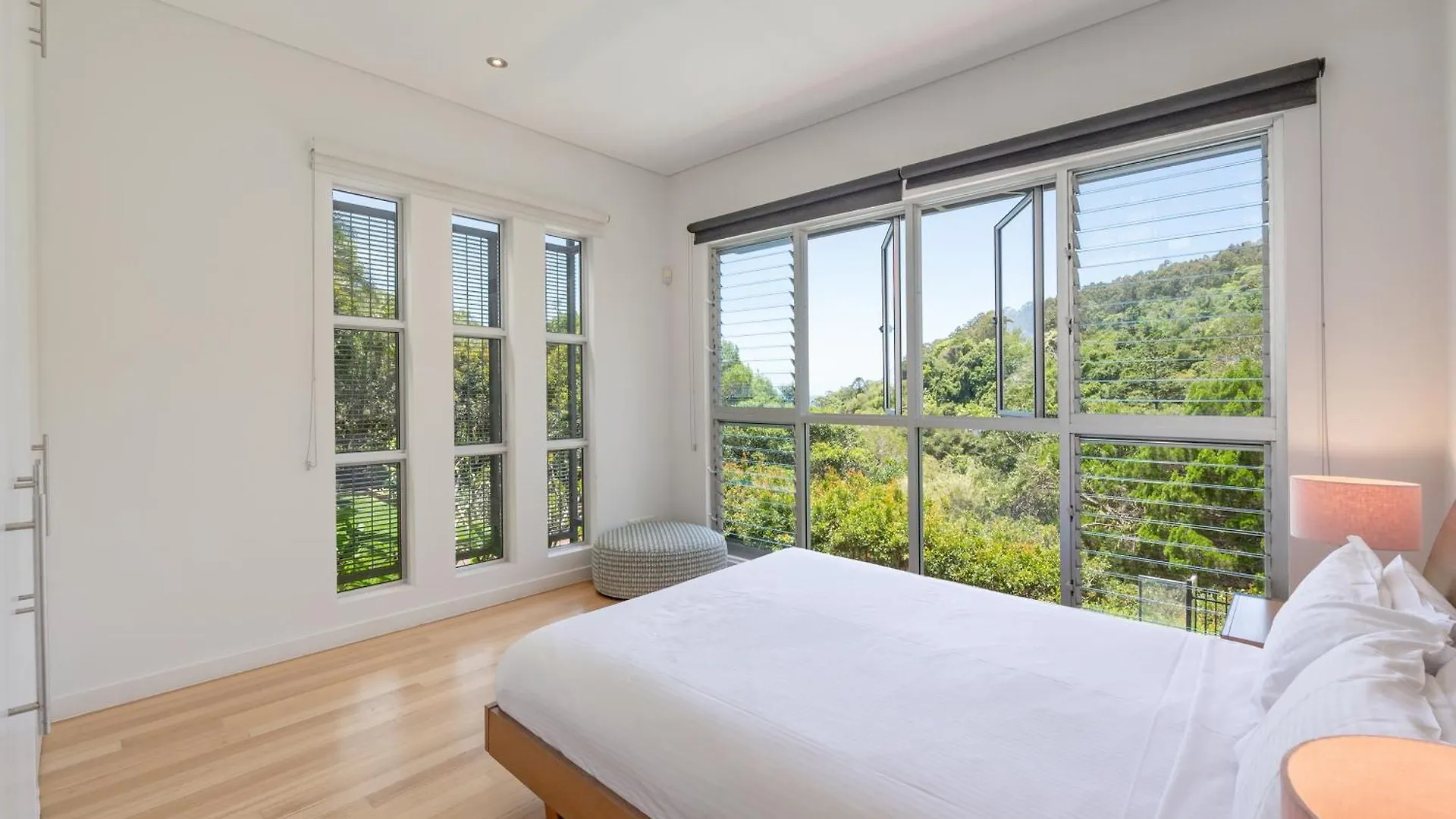 Hilltop Noosa Ocean Views, Noosa Heads Holiday home