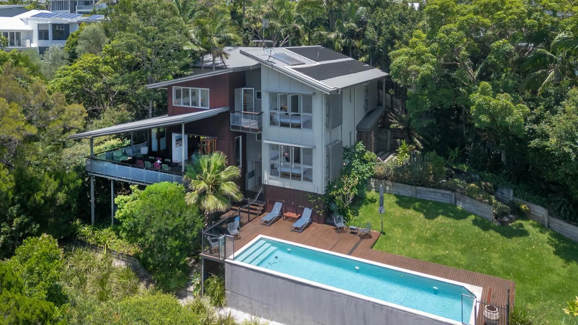 Hilltop Noosa Ocean Views, Noosa Heads Holiday home