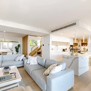 The Hamptons House - Luxury House Noosa Heads